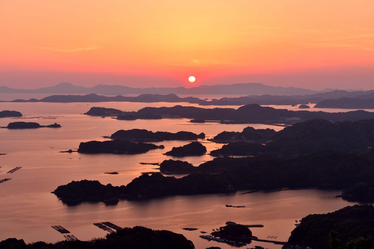 夕日に照らされた九十九島（Kujuku Island illuminated by light of sunset）