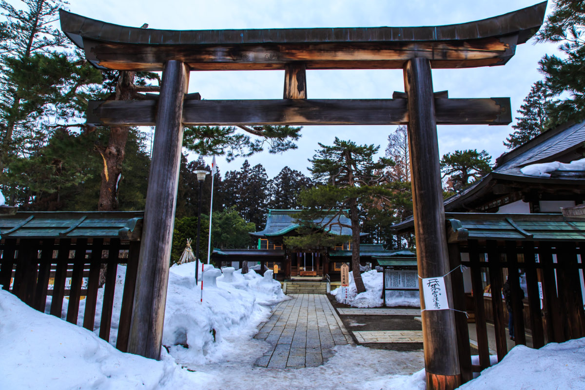 雪に覆われた上杉神社（Uesugi Shrine covered with snow）