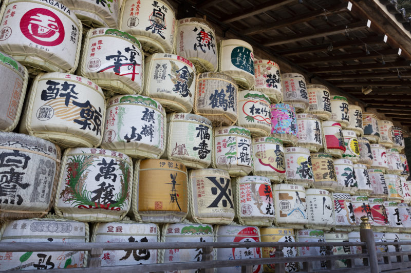 松尾大社の酒樽で作られた神輿庫（Sake casks tower of Matsunoo Taisha Shrine）