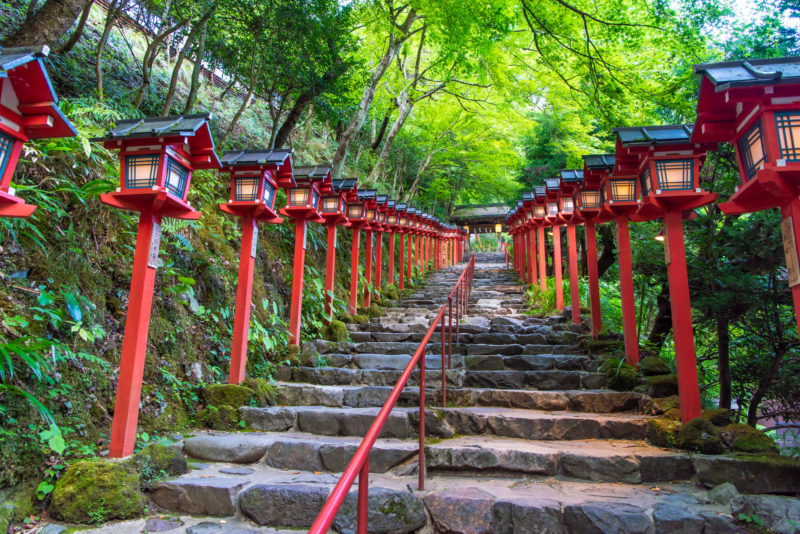 貴船神社の石段の参道（The stone steps leading to the main hall of Kifune Shrine）