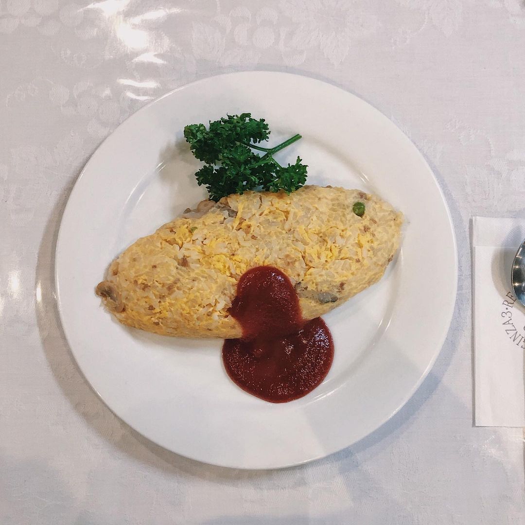 煉瓦亭のオムライス（Omelette Rice offered by Rengatei）