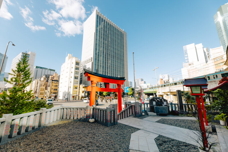 A Popular Sacred Place -“Hibiya Shrine” Surrounded by Skyscrapers in the City Center
