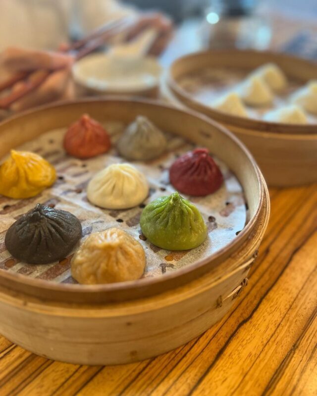 カラフルな8色小籠包が人気。本格中華料理を気軽に味わいたい時は「Paradise Dynasty」