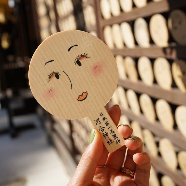 Wish to Become Beautiful Inside and Out! Expressing Wishes on Hand Mirror-shaped Ema at Kawai Shrine