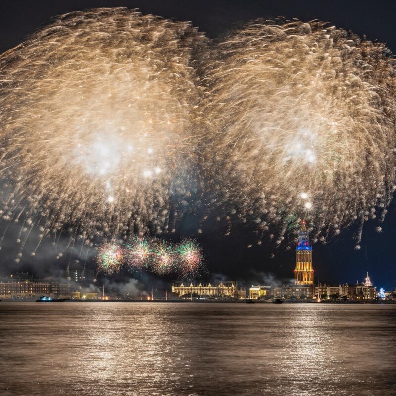 サマーナイト花火 （Summer Night Fireworks ）