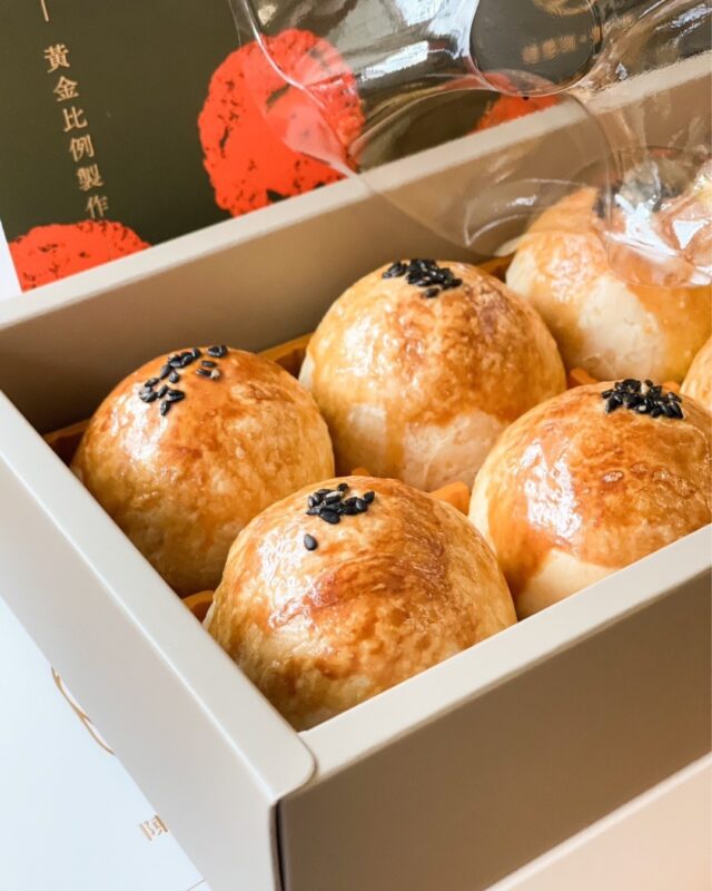 蛋黃酥（mooncakes）