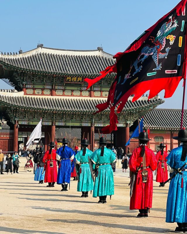 守門将交代式（The switching of the guards performance）