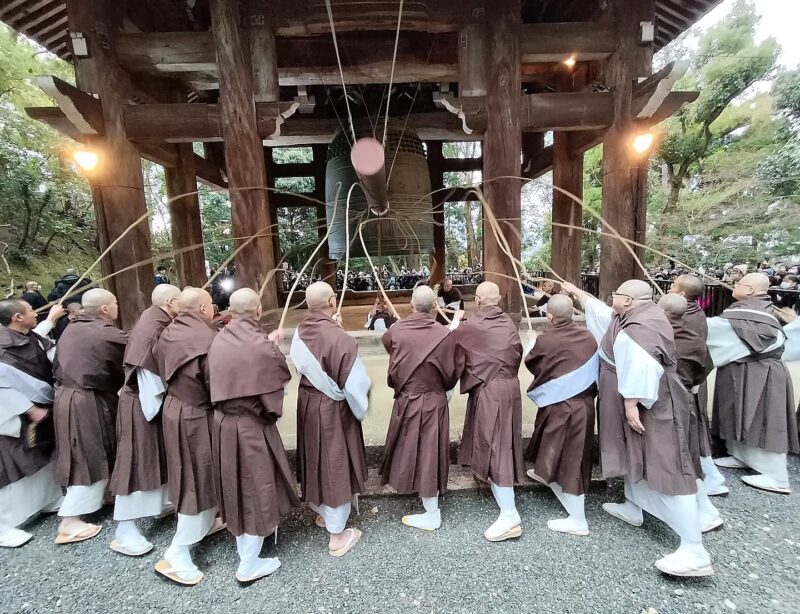 Japanese New Year’s Eve Bell and other ceremonies. Enjoy the New Year’s atmosphere in Kyoto