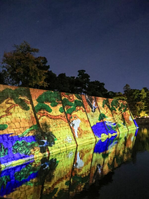 秋の京都を彩る幻想的イルミネーション「NAKED meets 二条城 2025 ―観月―」